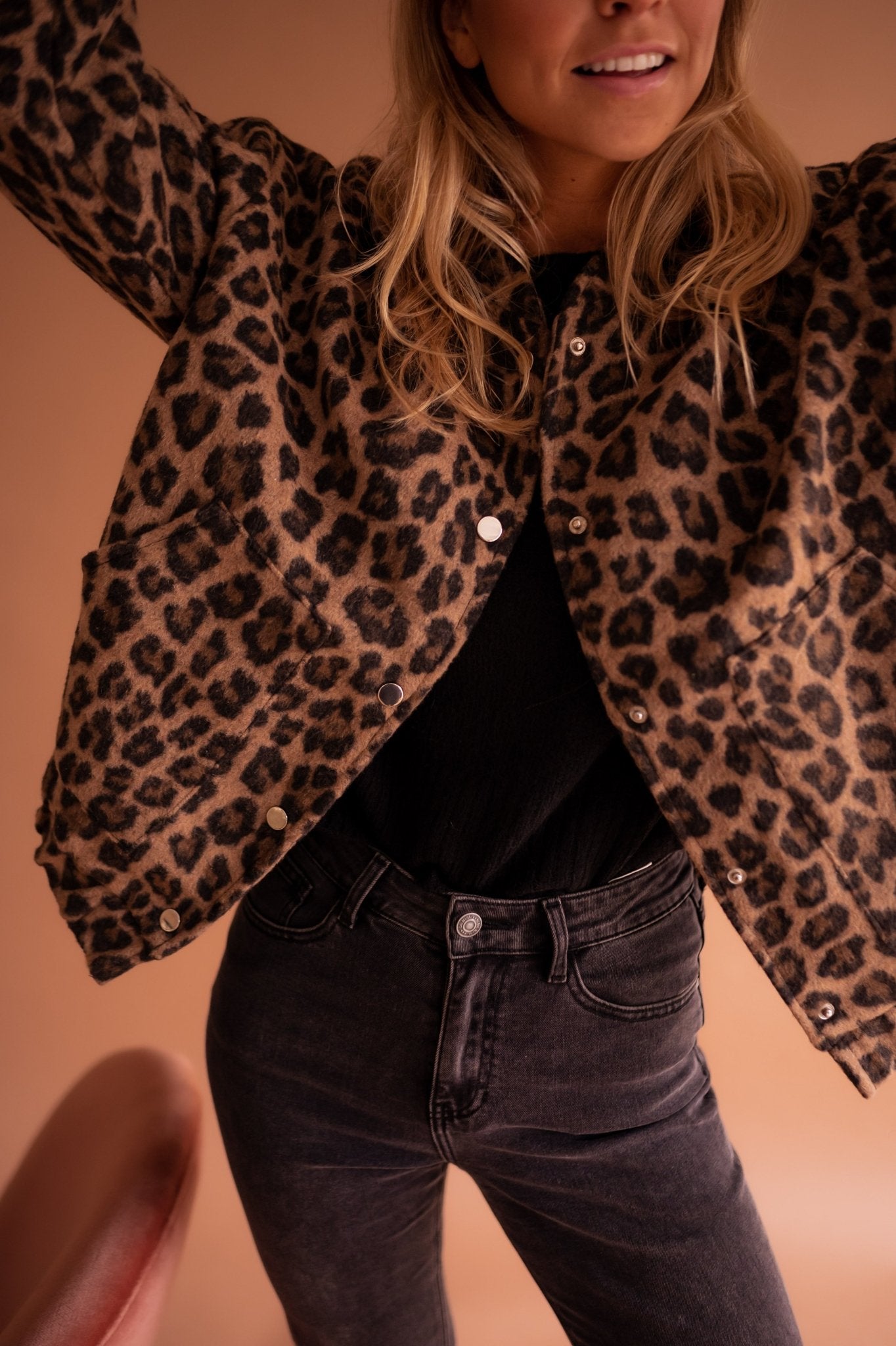 Lola | Chaqueta tendencia con estampado de leopardo